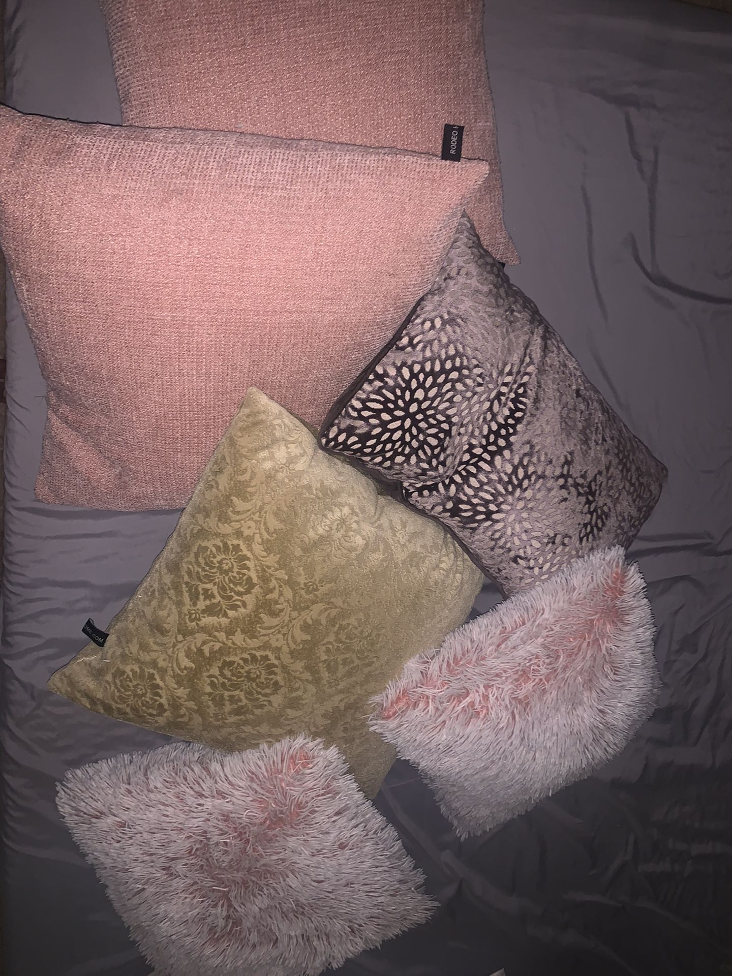 Couch Throw Pillows - Multi (must pick up 10/28)