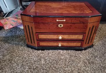 Jewelry chest