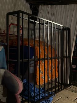 Queen size metal base