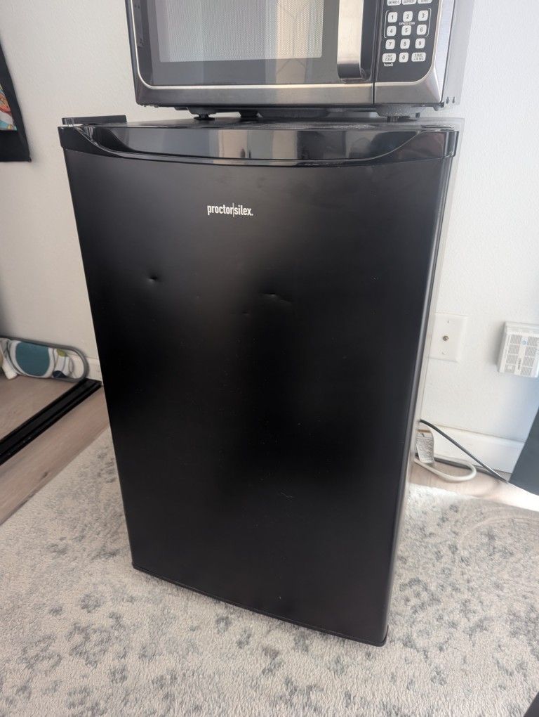 Mini Fridge 33 Inch