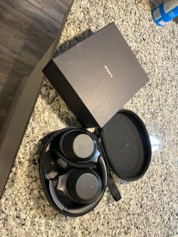 Sony Noise Cancelling Headphones WH1000XM2: Over Ear Wireless Bluetooth Headphones with Microphone