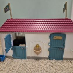 Schleich Horse Club House