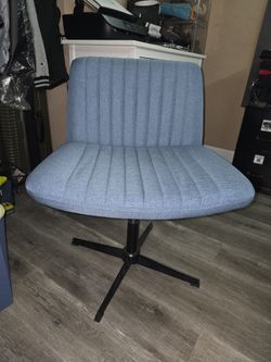 Cross Cross Chair