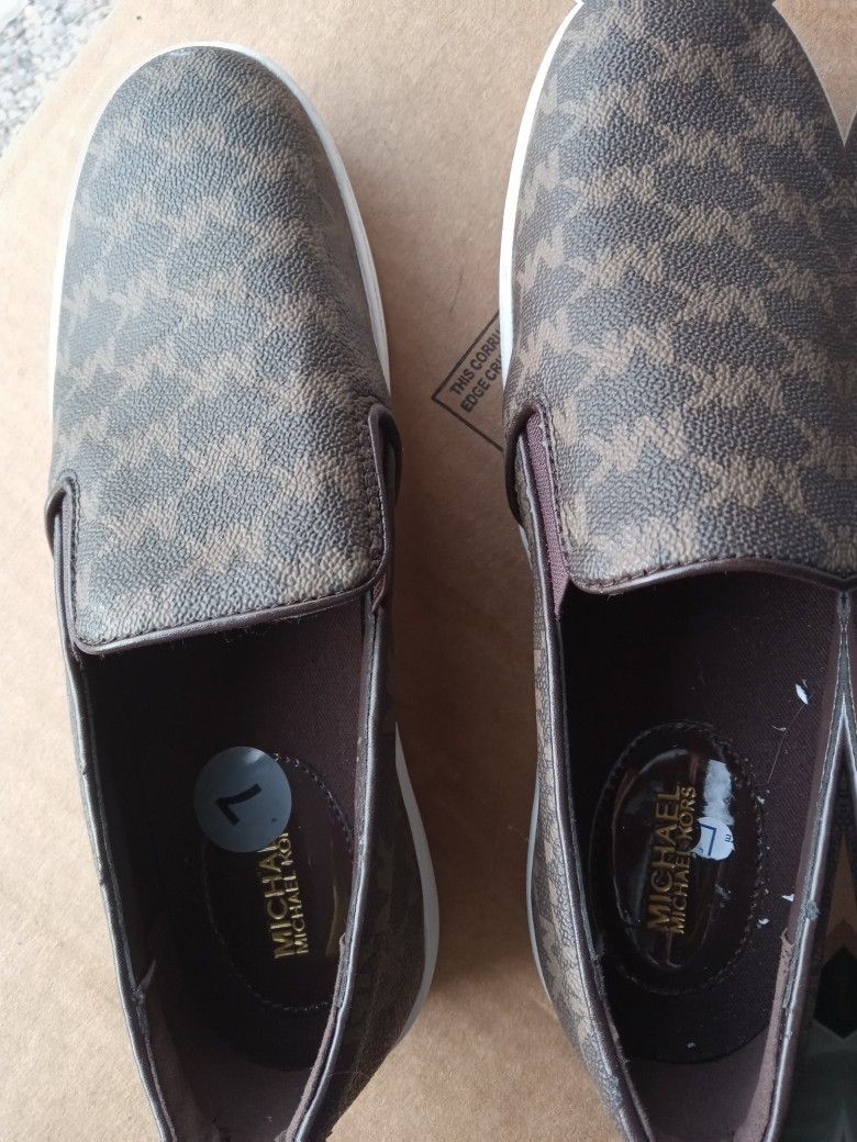 New Michael's Kors Sneakers Size 7 Perfect Condicion