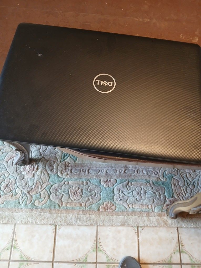 Dell Inspion 17" i7 Processor 8 Core 16 Gb Ram 1trb Ssd Windows 10 Office 10 With Charger