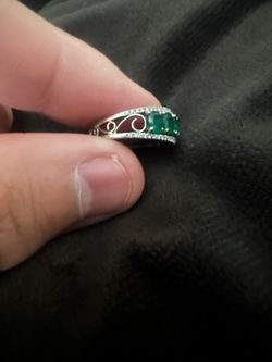 14k white gold ring with natural diamonds