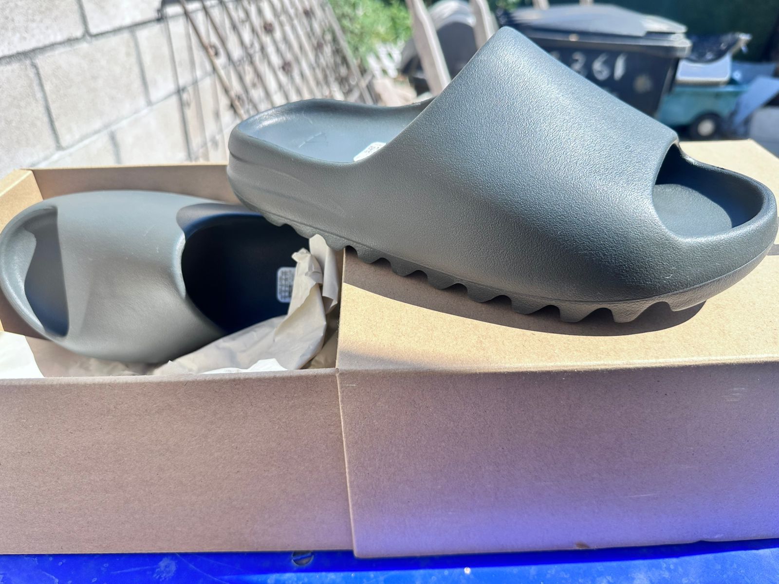 Yeezy Slides Size 10 Mens Dark Onyx