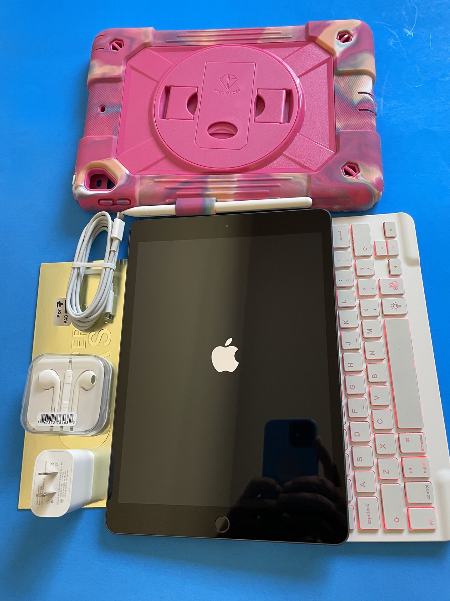 Apple IPad 7th Generation (10.2” Retina /Latest IOS 18/ 2019 model) 32GB  with stylus pen, keyboard, case & Accessories (128GB $299)