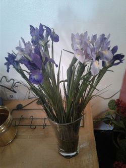 Beautiful Silk Flowers W/Glass Vase