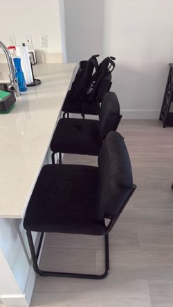 3 BAR STOOLS (BLACK)