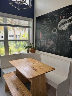 Kitchen nook table