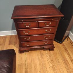Thomasville Dresser / Night Stand 