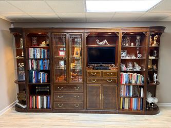 Free Storage and display case must pick up needs large truck to do so