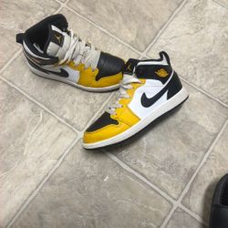 Nike Air Jordan 1 Mid Yellow & Black Child Size