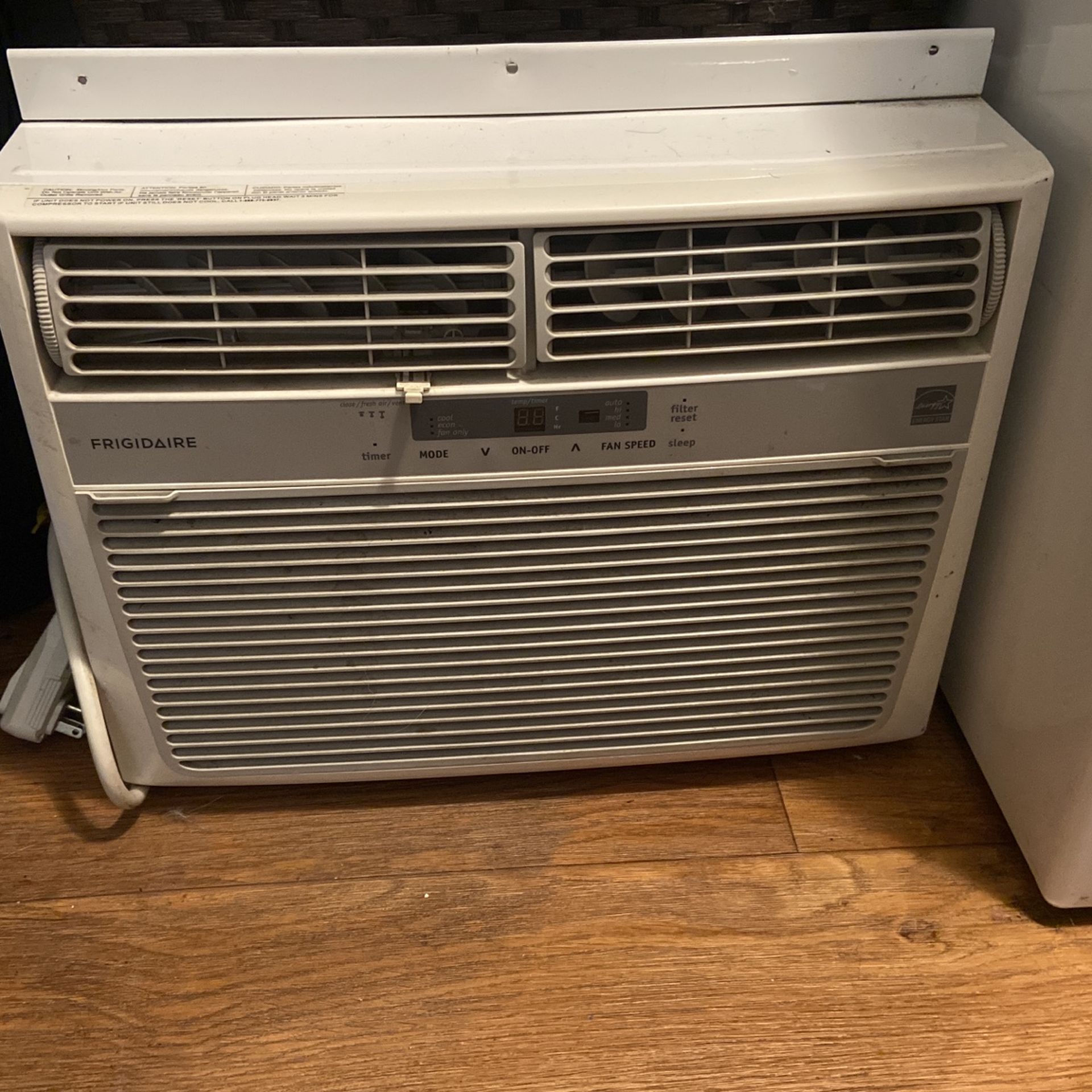 Frigidaire AC 12,000 BTU