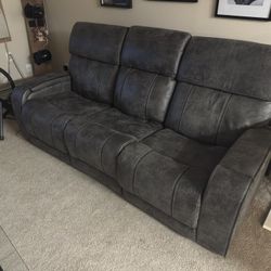 Badlands Power Sofa 