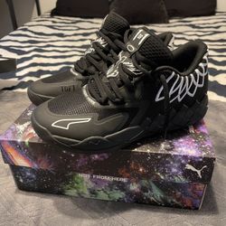 MELO’S Brand New Size 9.5