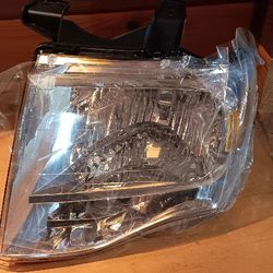 NEW, FORD EXPEDITION 2013 Driver's Side Headlight