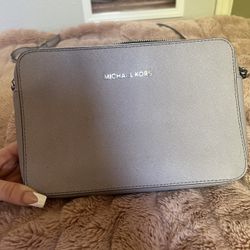 Michael Kors Crossbody for Sale in Phoenix, AZ - OfferUp