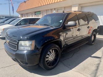 LINDA 2008 CHEVY SUBURBAN EN EXCELENTE CONDICION!! TODOS CALIFICAN HOY!!