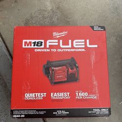 Milwaukee  Compressor Cordless charge fe