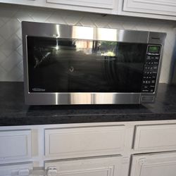 Panasonic Genius Sensor 1250W microwave