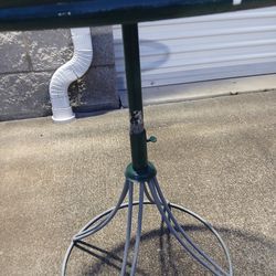 Vintage homecrest wrought iron metal mesh patio table.