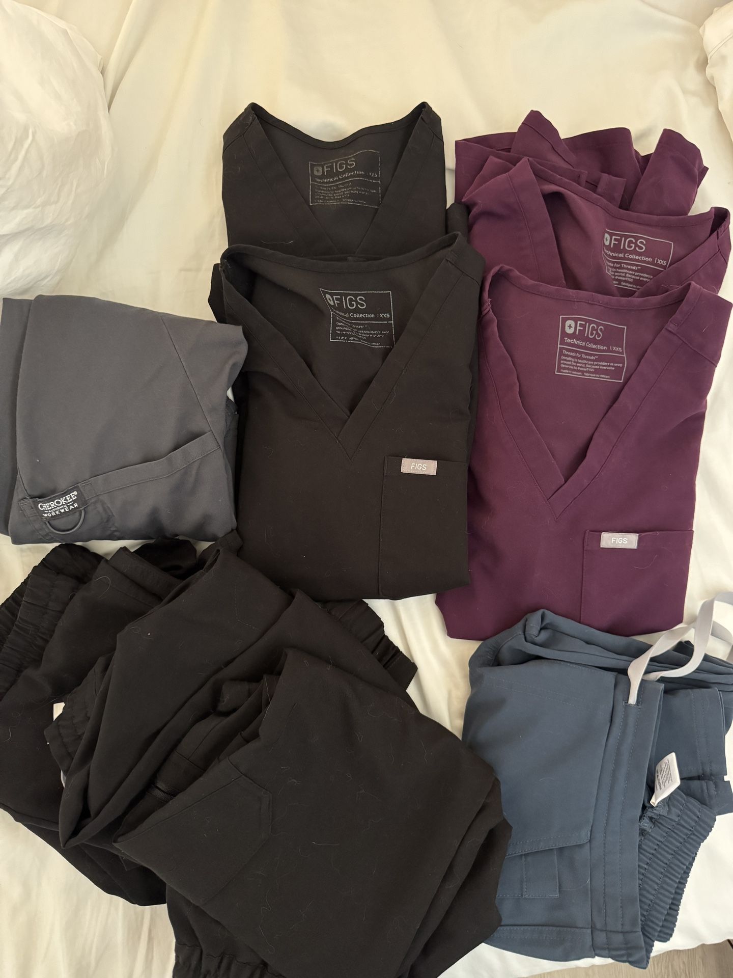 FIGS SCRUBS BUNDLE WOMENS