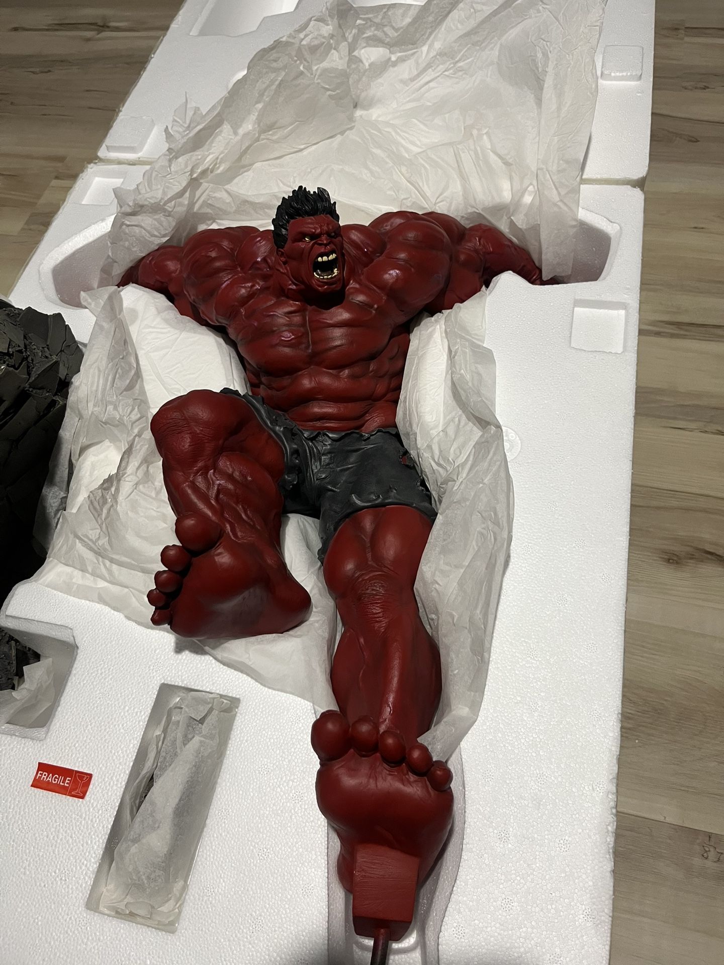 Sideshow Red Hulk Statue