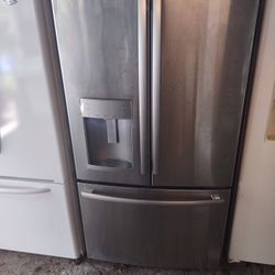 GE Stainless Steel French Door Bottom Freezer