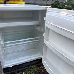 Summit House Hold Fridge CT66LBI 