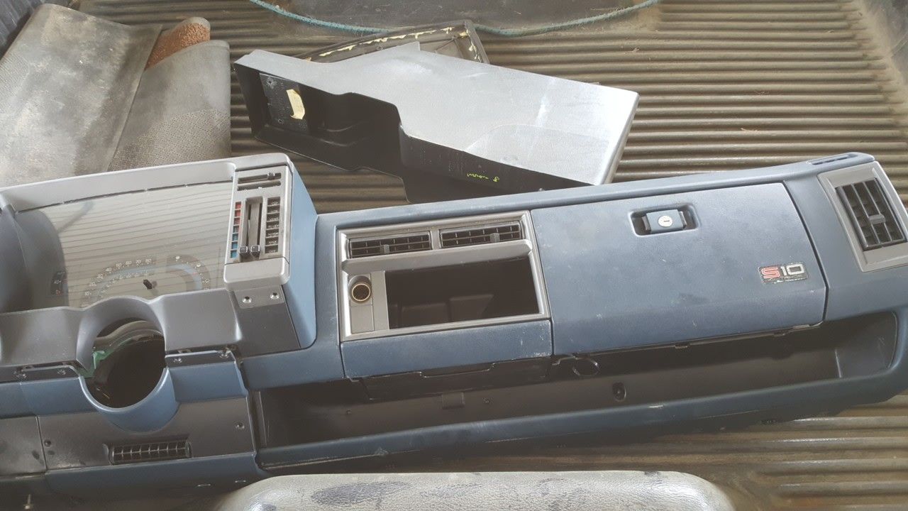86 93 s10 dash with gauge cluster for Sale in Houston TX OfferUp
