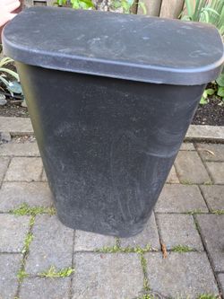 Free 13 gallon trash can. Good quality
