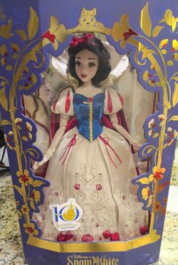 Disney Snow White Limited Edition Doll Shanghai Disney Resort New in Box Collect