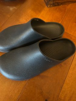 Crocs slip resistant footwear size 12