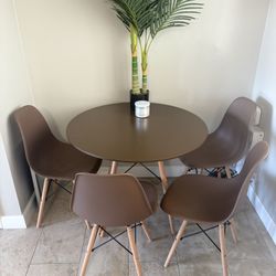 Kitchen Table & Chairs 