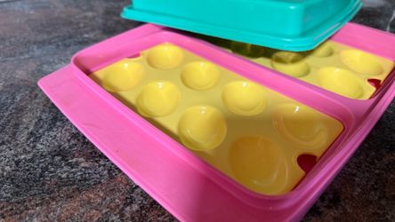 Vintage 1992 - Tupperware eggs container