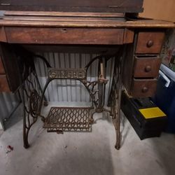 1920 Singer Sewing Machine