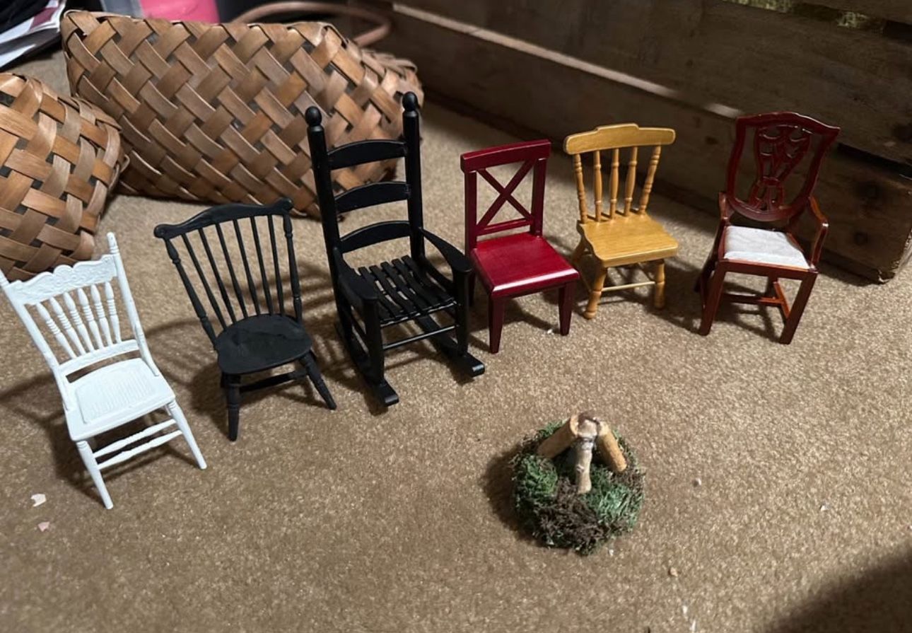 Diorama Chairs