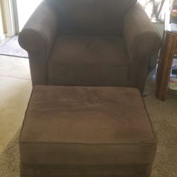 OVERSIZED CHAIR WITH OTTERMAN