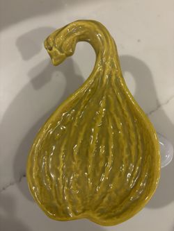 Vintage 1984 ceramic yellow squash spoonrest shaped like a crookneck squash 7”- perfect condition - see photos