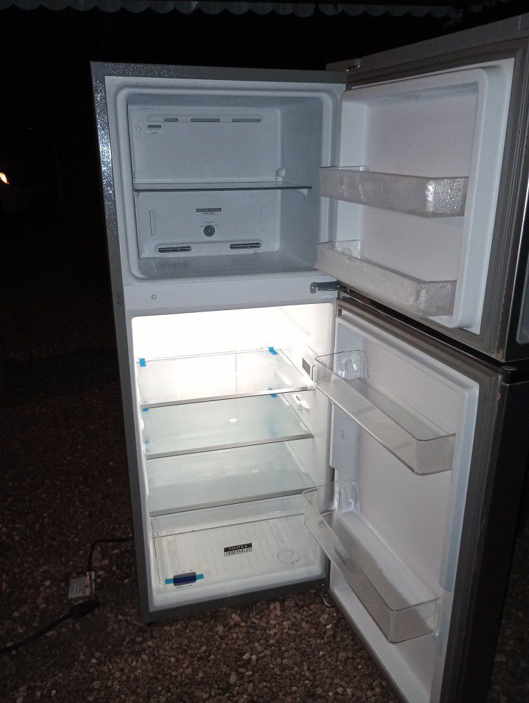 Whirlpool Refrigerator/ Freezer. New