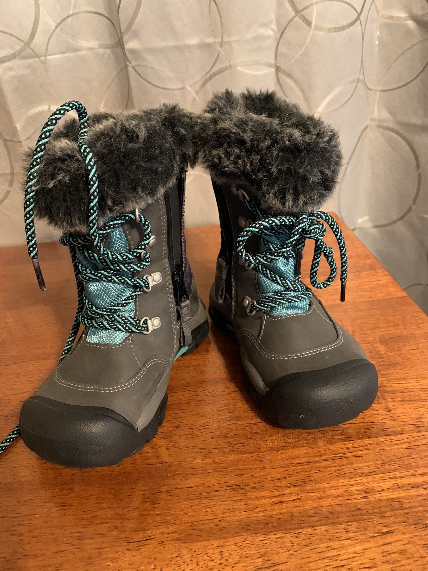 Like New Keen Girls Sz 10 Snow Cold Weather Boots
