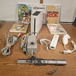 NINTENDO Wii Console Bundle W/controllers And Games
