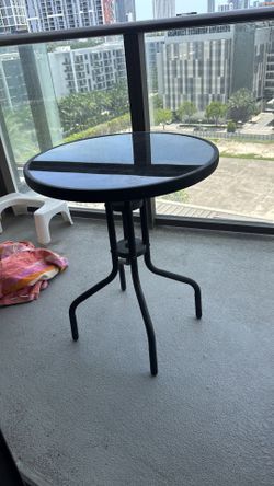 Glass coffee table, black
