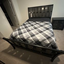 Queen Bed Set Without the Mattress