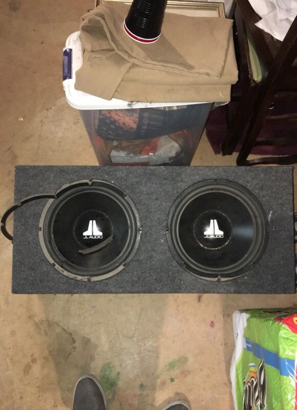 12 in subwoofer box -BOX ONLY SUBS NOR INCLUDED