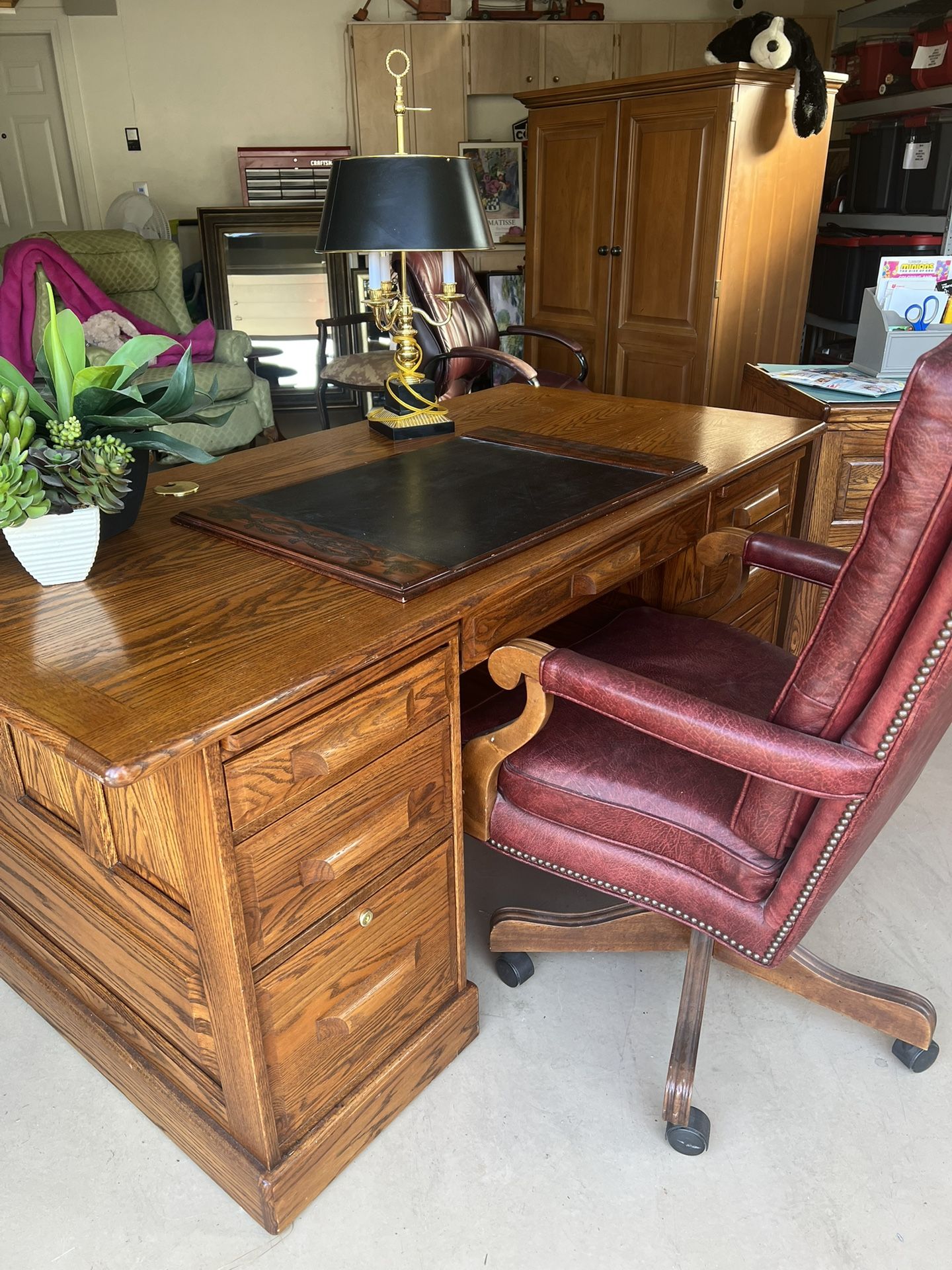 Beautiful 3 PC Executive Oak Desk, Credenza and filing Cabinet !!!!!