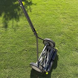 Fiskars push reel mower like new