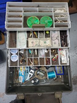 Large Tackle Box Comes With Everything You See